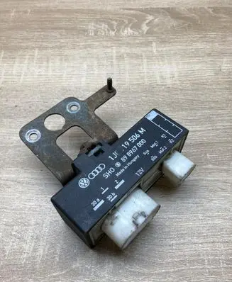 Volkswagen Golf IV Coolant fan relay 1J0919506M 898967000