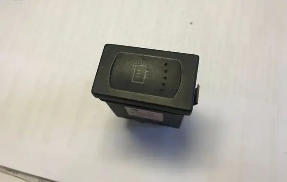 Volkswagen PASSAT B5 Windscreen/window heater switch 3B0959621C