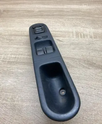 Honda HR-V Electric window control switch 83510S2HG000