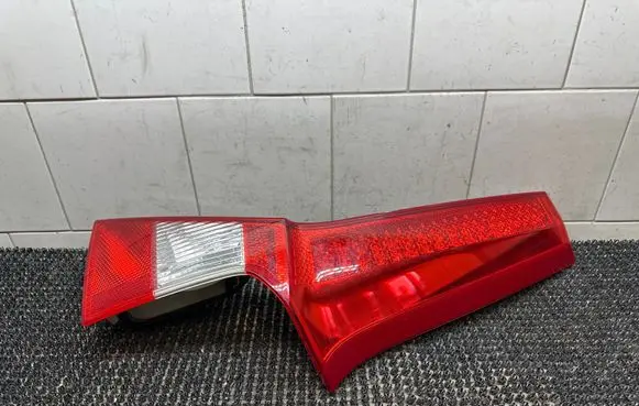 Volvo XC70 Tailgate rear/tail lights 30678548 30678546