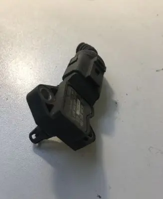 Volkswagen Golf V Air pressure sensor 038906051B