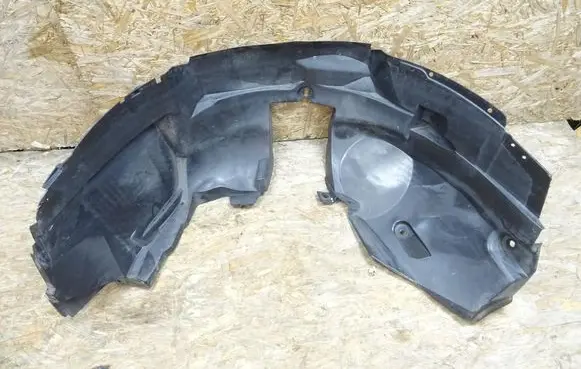 Front wheel arch liner splash guards