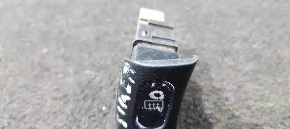 Nissan Serena Windscreen/window heater switch
