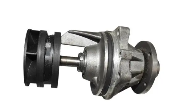 BMW 5 E60 E61 Water pump 4092830