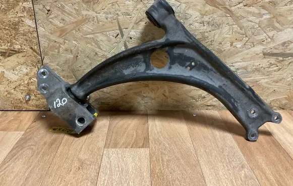 Volkswagen PASSAT B6 Front lower control arm/wishbone 3C0407153B