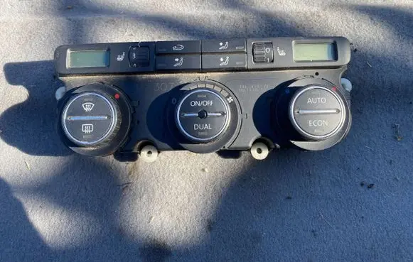 Volkswagen Golf V Climate control unit 74641471