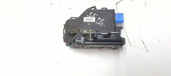 Volkswagen Golf V Rear door lock 7L0839016D