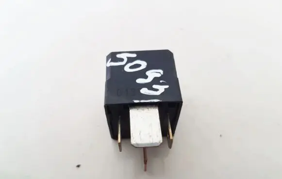 Audi TT Mk1 Other relay 7M0951253A 95VW105705CA