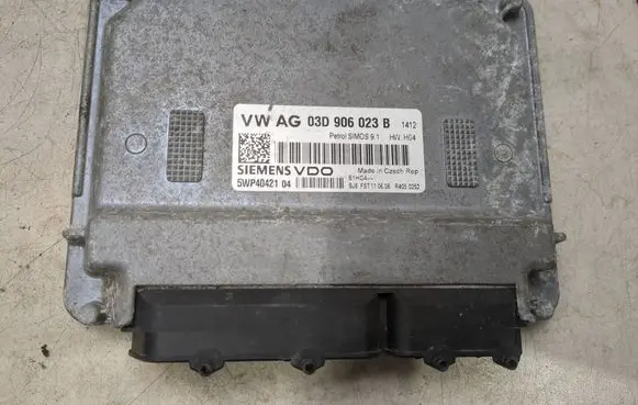 Skoda Fabia Mk2 (5J) Engine control unit/module 03D906023B 5WP4042104