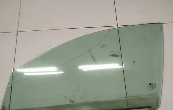Opel Astra H Front door window glass four-door as2