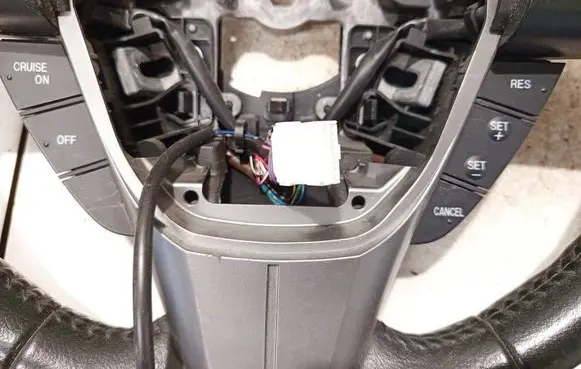 Mazda 3 II Cruise control switch 