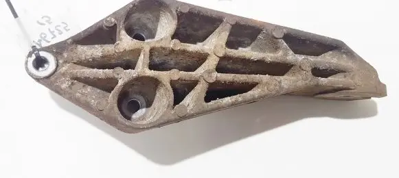 Engine mounting bracket