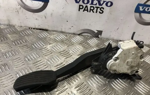 Volvo XC70 Accelerator throttle pedal 9472579