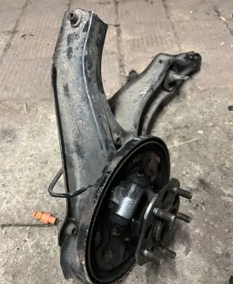 Rear wheel hub spindle/knuckle
