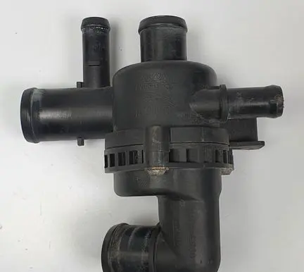 Jaguar XF X250 Thermostat housing 9X23-8A586-AD