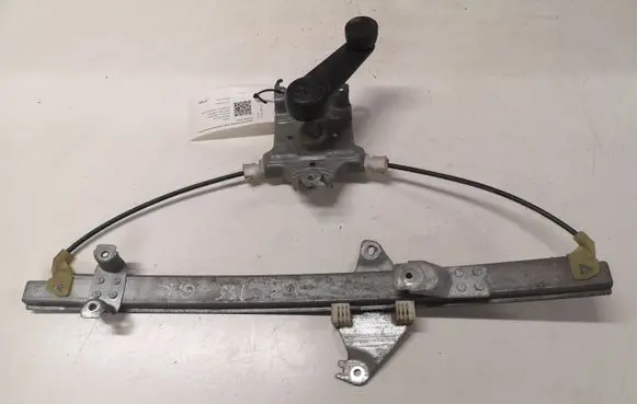Rear door manual window regulator