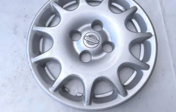 Nissan Primera R15 wheel hub/cap/trim 403159F500 2441S010