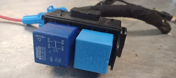 Renault Captur Relay mounting block 8209786806 20240077
