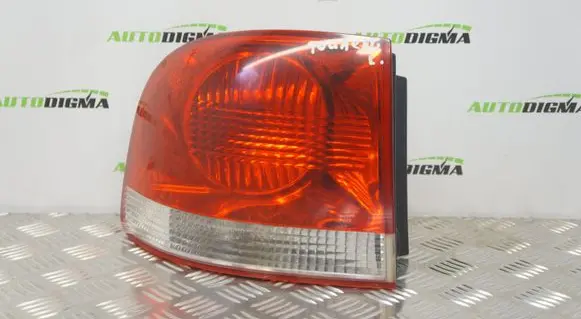 Volkswagen Touareg I Rear/tail lights 7L6945095K