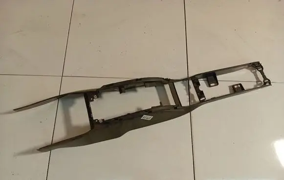 Volkswagen Polo IV 9N3 Center console F3107A1