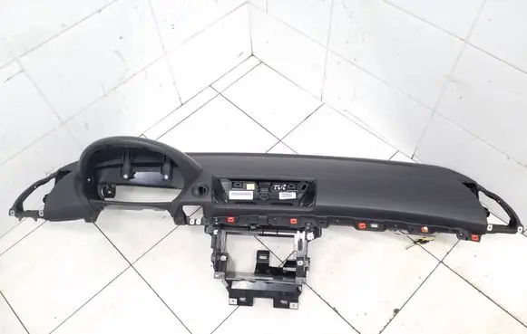 BMW 1 E81 E87 Dashboard 7053177 2058057 750640