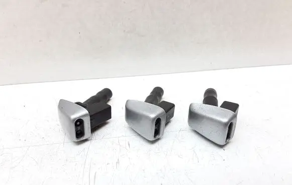 Volvo V40 Windshield washer spray nozzle 