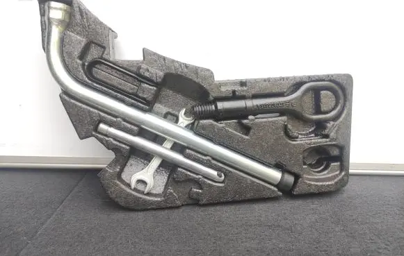 Audi Q7 4L Tool set 4L0011075