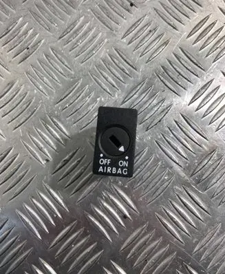 Passenger airbag on/off switch