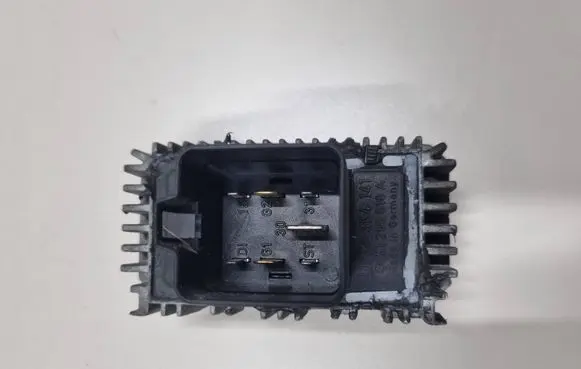 Opel Meriva A Glow plug pre-heat relay 55354141 51299018A