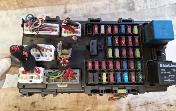 Hyundai Santa Fe Fuse module 9118826105 SM04MY