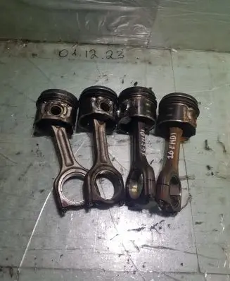 Peugeot 3008 I Piston with connecting rod