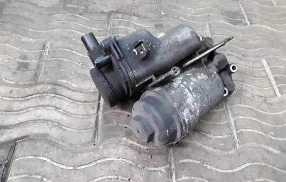 Volvo XC90 Oil filter mounting bracket 08642839
