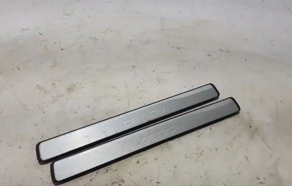 Volvo XC60 Front sill trim cover 33436021