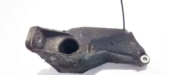 Volkswagen PASSAT B5 Engine mounting bracket