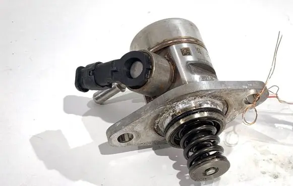 Peugeot 308 SW Fuel injection high pressure pump 9812133780