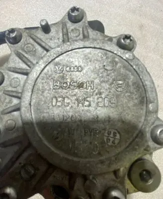 Volkswagen Golf V Vacuum pump 03G145209 141204
