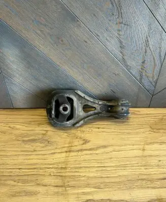 Honda HR-V Engine mount bracket