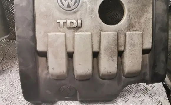 Volkswagen PASSAT B6 Engine cover (trim) 03g103925