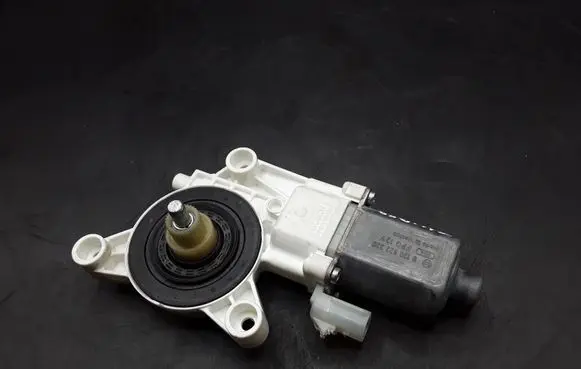 Chrysler Sebring (JS) Rear door window regulator motor 0130822329 3006624D