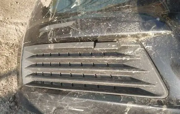 Opel Zafira B Front bumper lower grill