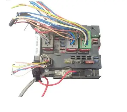Peugeot 307 Fuse module 9646405180