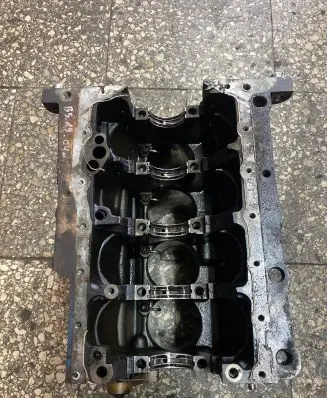 Volkswagen PASSAT B5.5 Engine block 