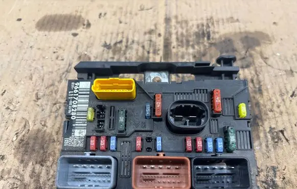 Peugeot 207 BSM Control unit 9661708280