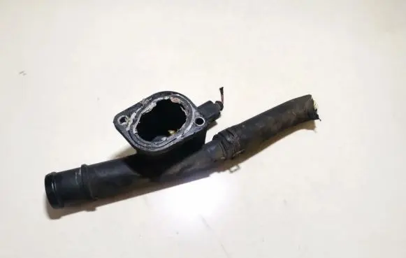 Skoda Octavia Mk2 (1Z) Engine coolant pipe/hose 038121132g