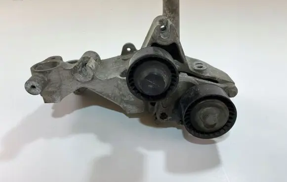 Renault Master III Generator/alternator bracket 117102273R