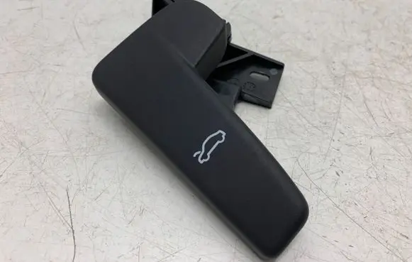 Volkswagen PASSAT B8 Engine bonnet (hood) release handle 3G0823533