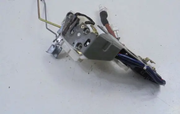 Suzuki Liana Front door lock