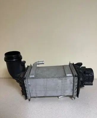 Volkswagen Golf VII Intercooler radiator 04E145785 GV020003