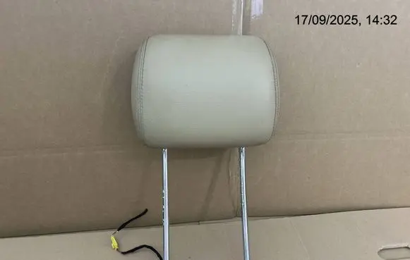 Mercedes-Benz GL X164 Front seat headrest 