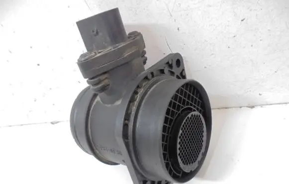 Volkswagen Golf IV Mass air flow meter 038906461B